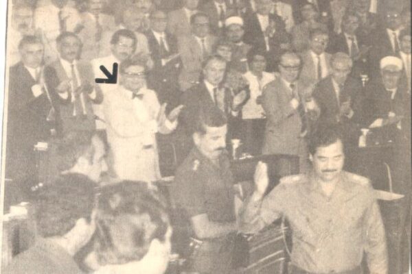 القائد صدام حسين يحيي المشاركين في الندوة العالمية لجامع الدولة الكبير