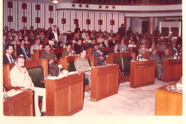 د.عبد الباقي في الصف الاول بعد القائد صدام حسين اثناء الندوة العالمية لجامع الدولة الكبير