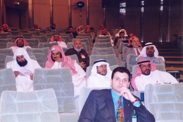 د.محمد عبد الباقي مع الحاضرين للندوة