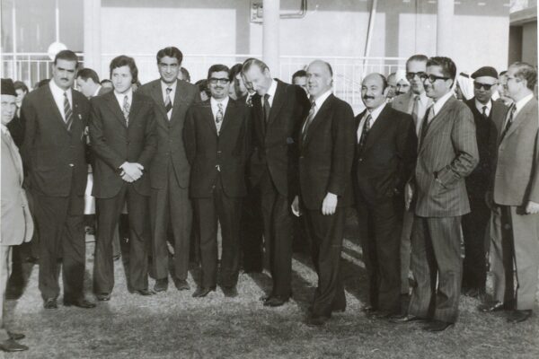 مع كورت فالدهايم أمين عام للأمم المتحدة 1972 بالرياض مع فريق العمل الاستشاري برئاسة د.عبد الباقي