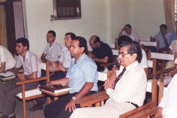 بعض المشاركين في الدورة التدريبية عن - المنظور الاسلامي للنظرية المعمارية - التي عقدت بالمركز في شهر يوليو 1987