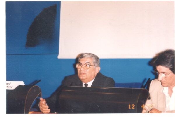 د. عبد الباقى يلقى كلمة فى متندى معمارى البحر 1997 المتوسط
