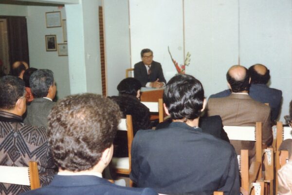 د.عبد الباقي ابراهيم اثناء عرض موضوع الأمسية للمناقشة