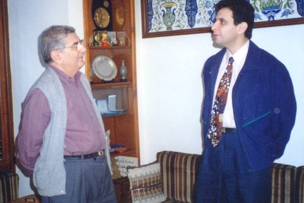 د.محمد عبد الباقي و د.عبد الباقي ابراهيم في صالون منزلهم